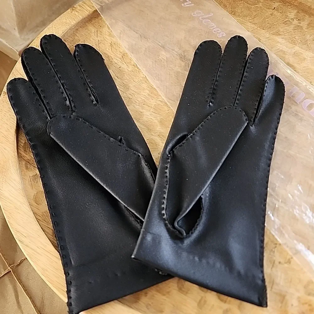 Vintage Luxury Handstitched Grandoe matte  Black Pleated Button Detail Gloves